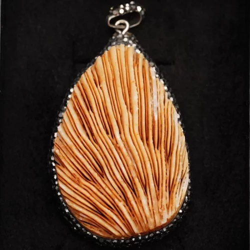 Koral Hematiti I Verdhë Qafore Formë Loti