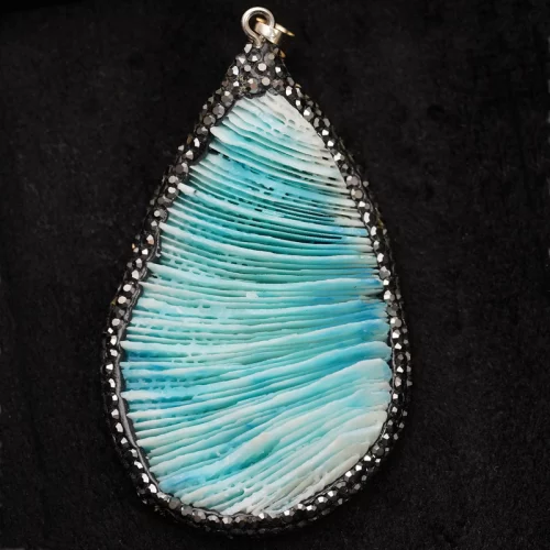 Koral me Hematit Qafore Formë Loti